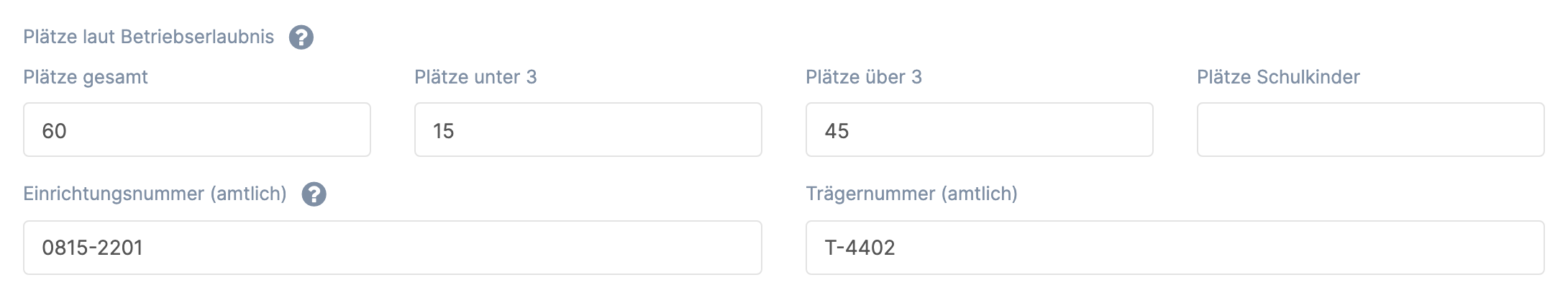 Kita-Konto, Seite der Einrichtung, Reiter Übersicht mit der Zeile Plätze laut Betriebserlaubnis und den Feldern Einrichtungsnummer (amtlich) und Trägernummer (amtlich)
